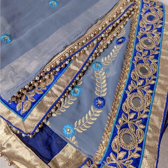 Blue and Gray georgette Saree - Picture 2 of 4